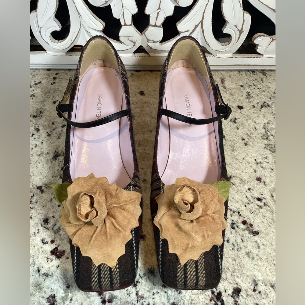 Ramon Tenza Flower Adorned Mary Jane’s Size 8.5 Made in Spain